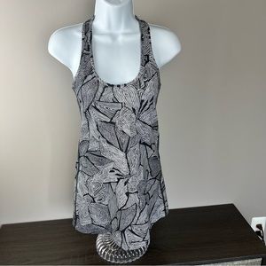 Lululemon Women’s Navy Blue Racerback Tank EUC